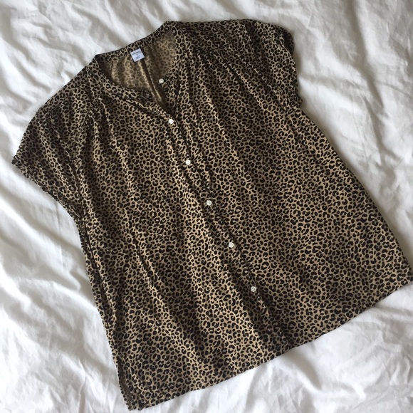 Old Navy Leopard Print Button-Up Top - Picture 4 of 13